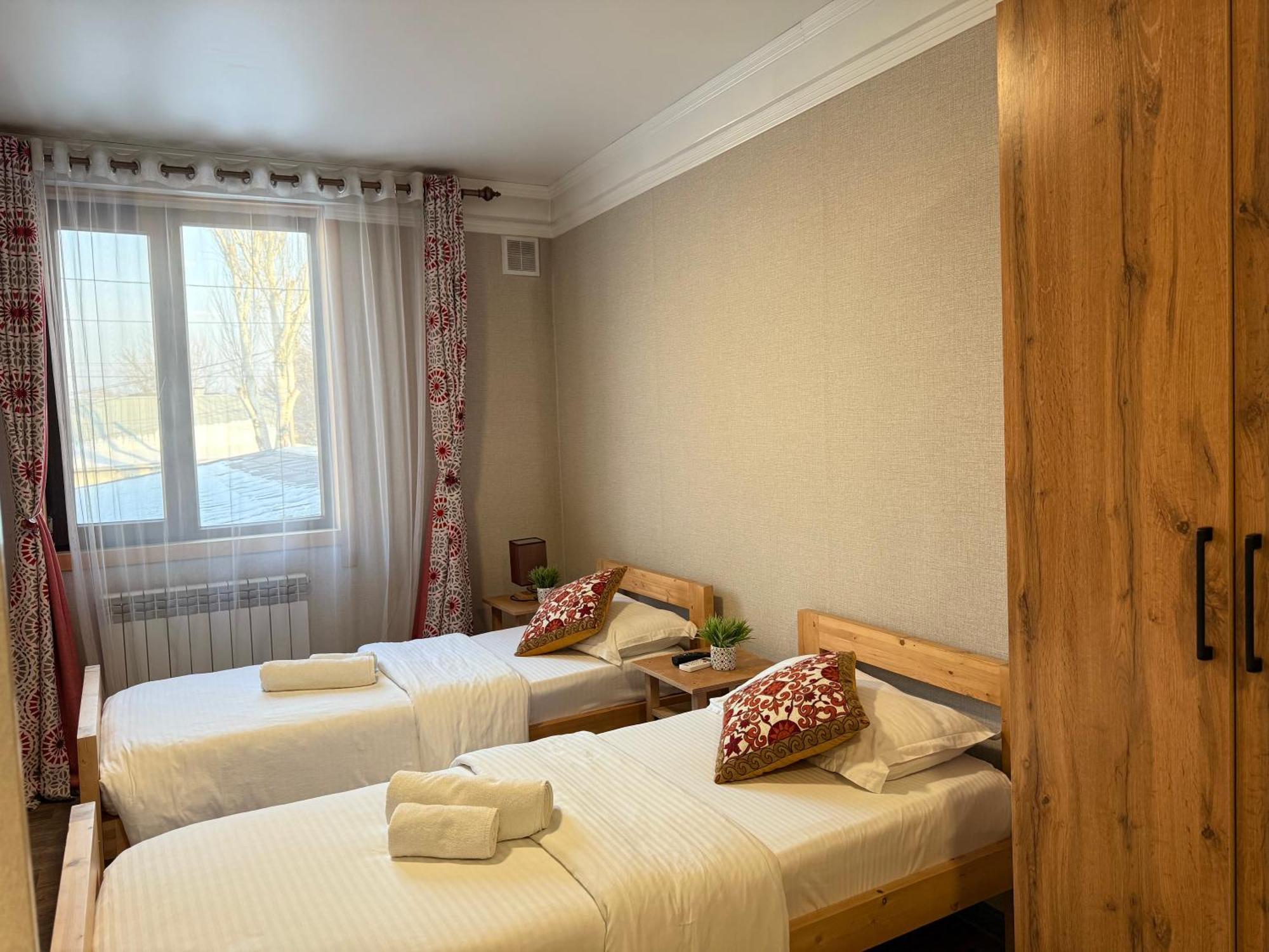 Salamat Hotel Bishkek Exterior foto