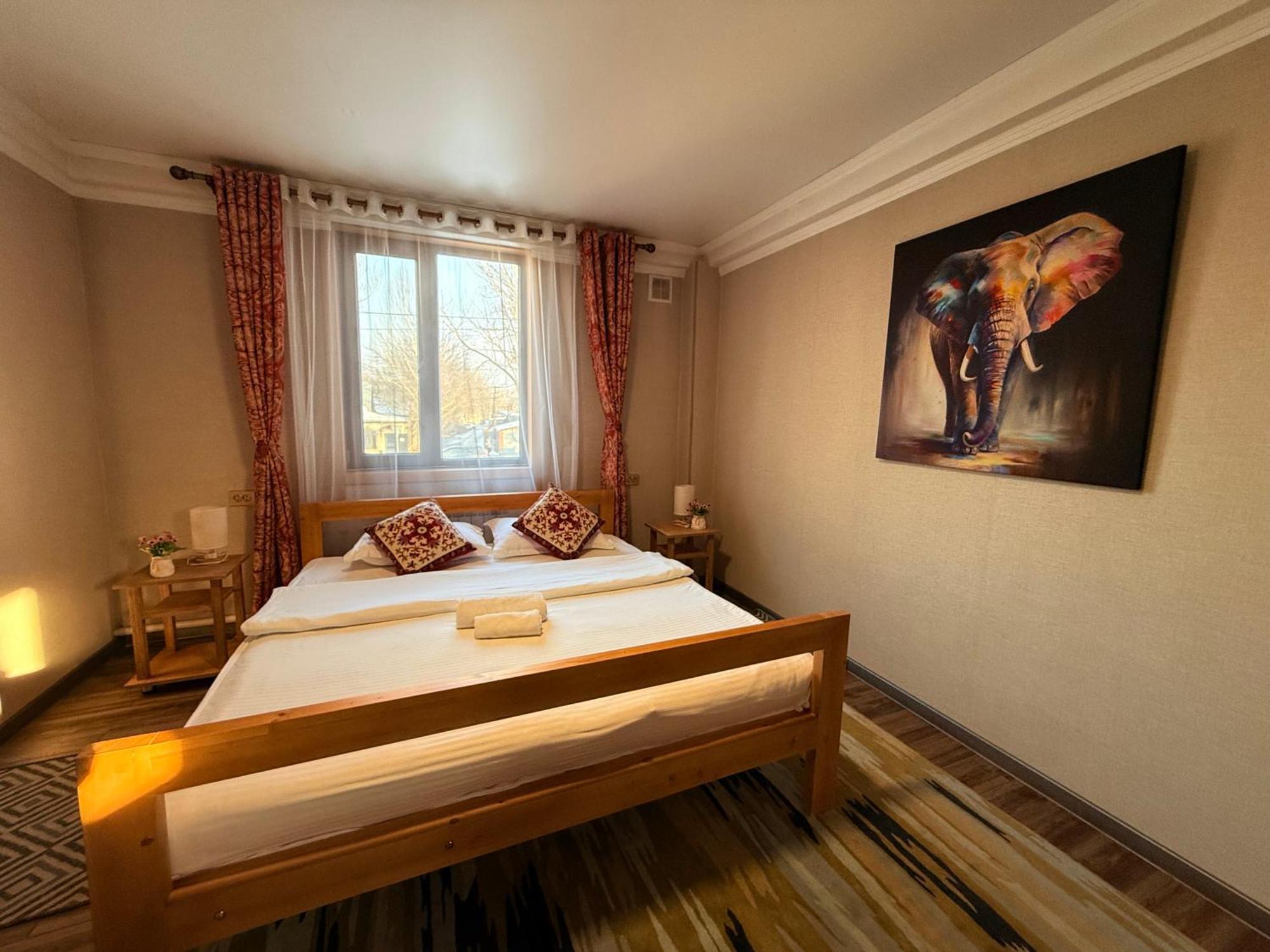 Salamat Hotel Bishkek Exterior foto